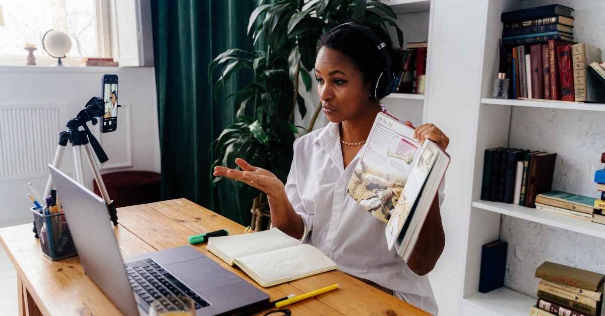 Enthusiastic online teacher in Botswana using Dithutong to teach local courses